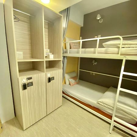 Flyinn Hostel Kaohsiung Esterno foto