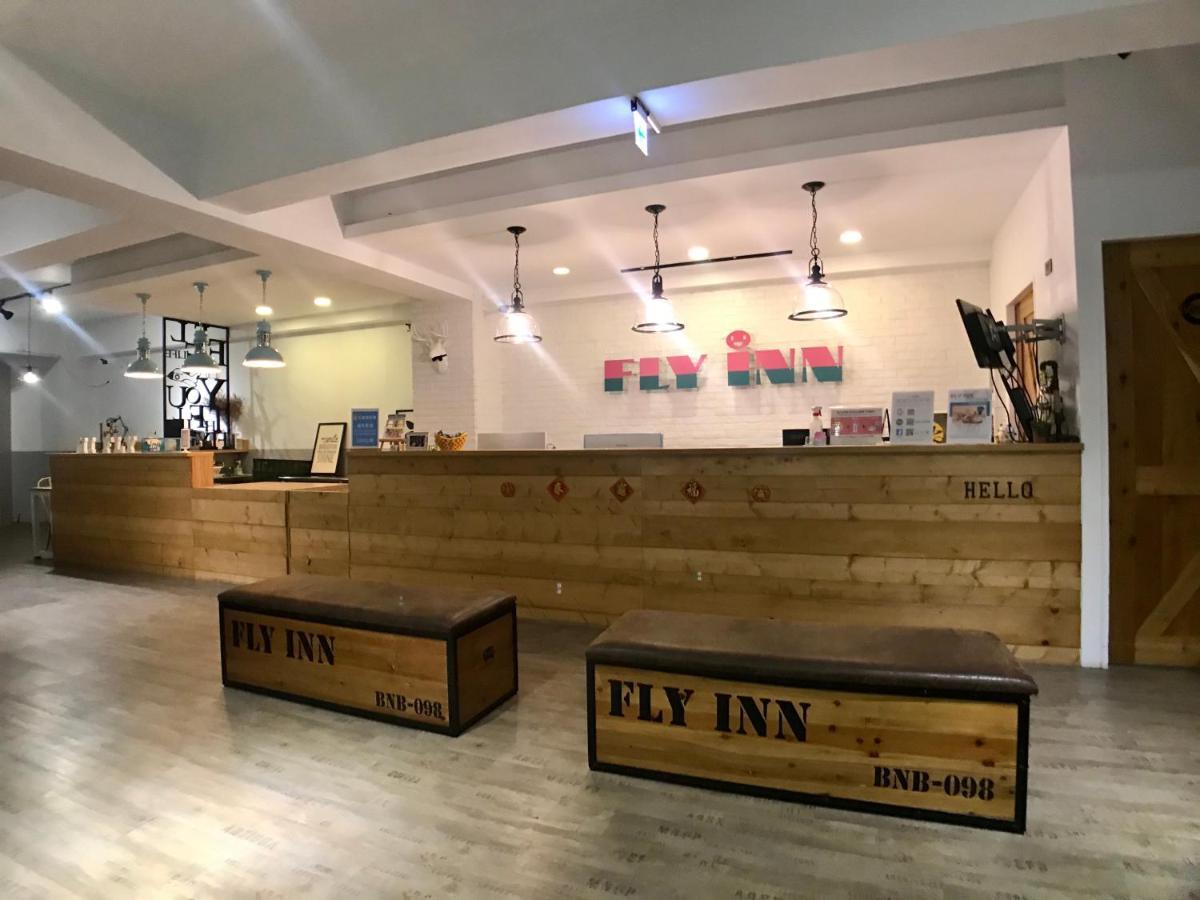 Flyinn Hostel Kaohsiung Esterno foto