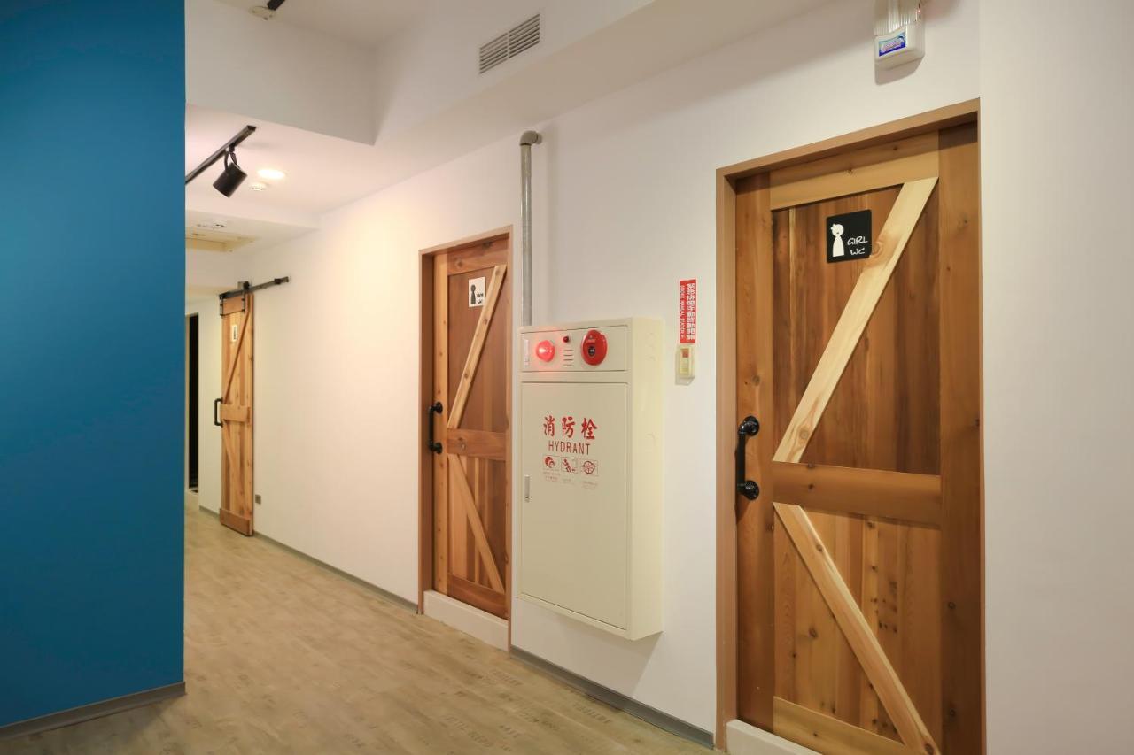 Flyinn Hostel Kaohsiung Esterno foto
