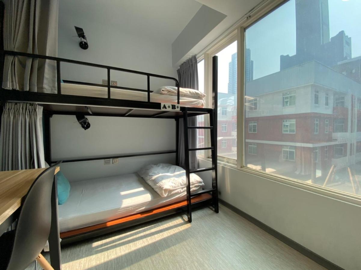 Flyinn Hostel Kaohsiung Esterno foto