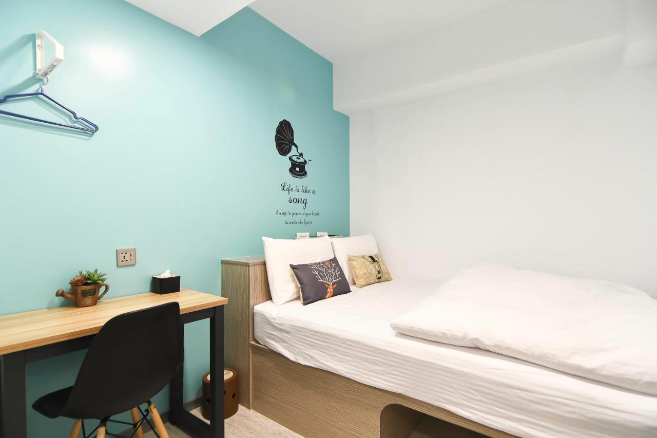 Flyinn Hostel Kaohsiung Esterno foto
