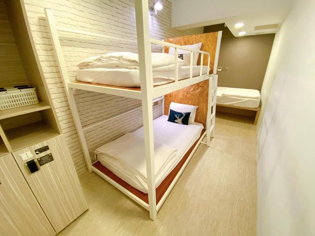Flyinn Hostel Kaohsiung Esterno foto
