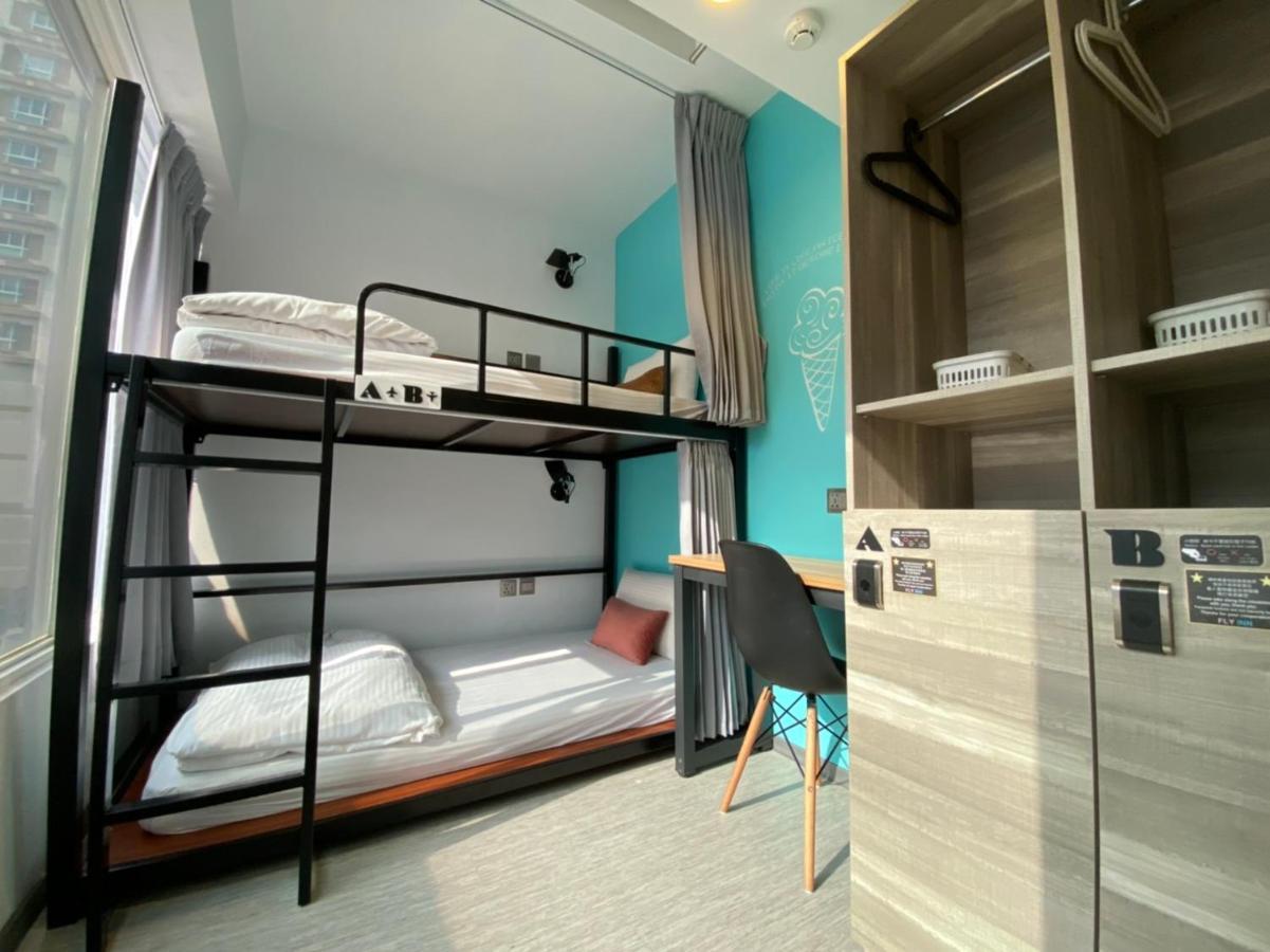 Flyinn Hostel Kaohsiung Esterno foto