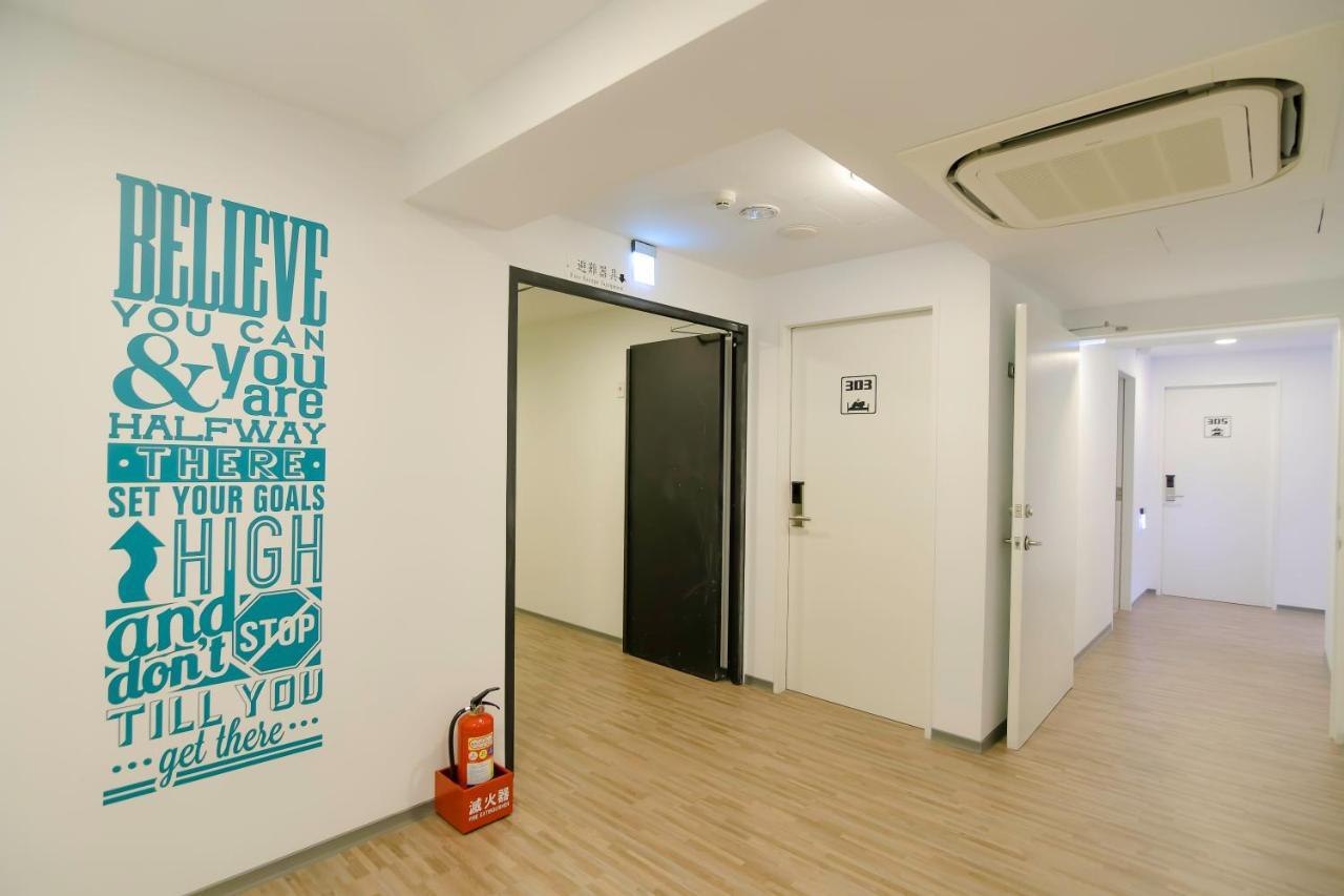 Flyinn Hostel Kaohsiung Esterno foto