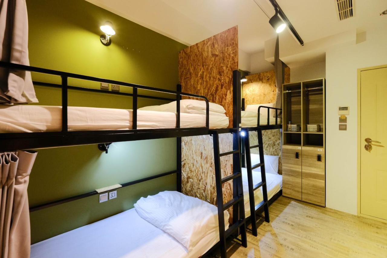 Flyinn Hostel Kaohsiung Esterno foto