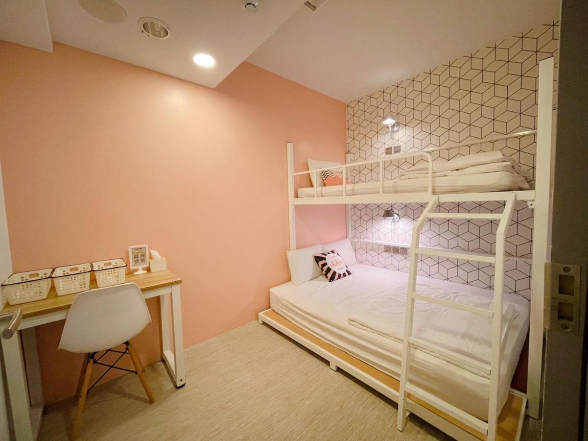 Flyinn Hostel Kaohsiung Esterno foto