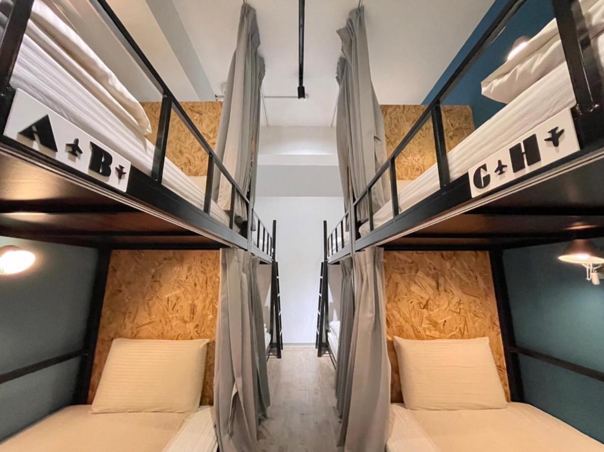Flyinn Hostel Kaohsiung Esterno foto