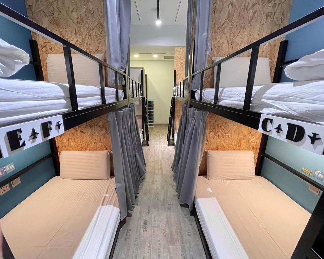 Flyinn Hostel Kaohsiung Esterno foto