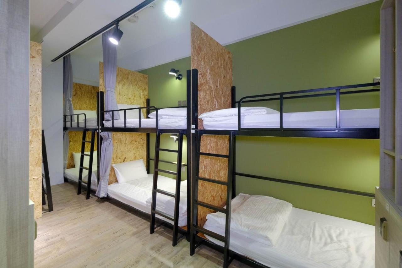 Flyinn Hostel Kaohsiung Esterno foto