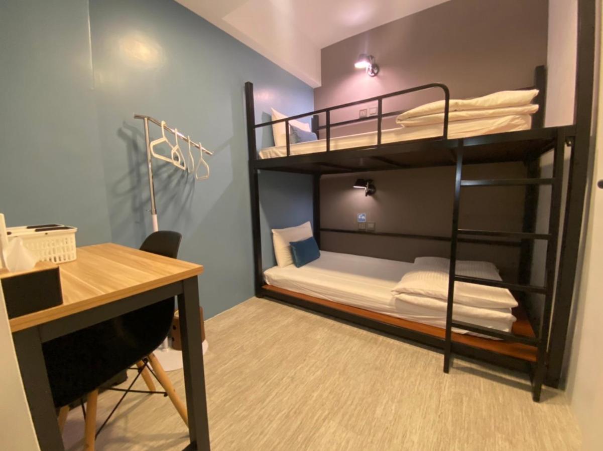 Flyinn Hostel Kaohsiung Esterno foto