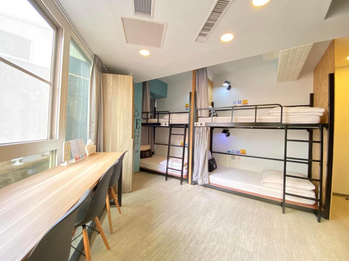 Flyinn Hostel Kaohsiung Esterno foto