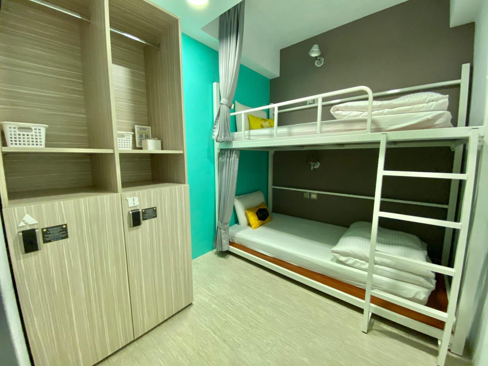 Flyinn Hostel Kaohsiung Esterno foto