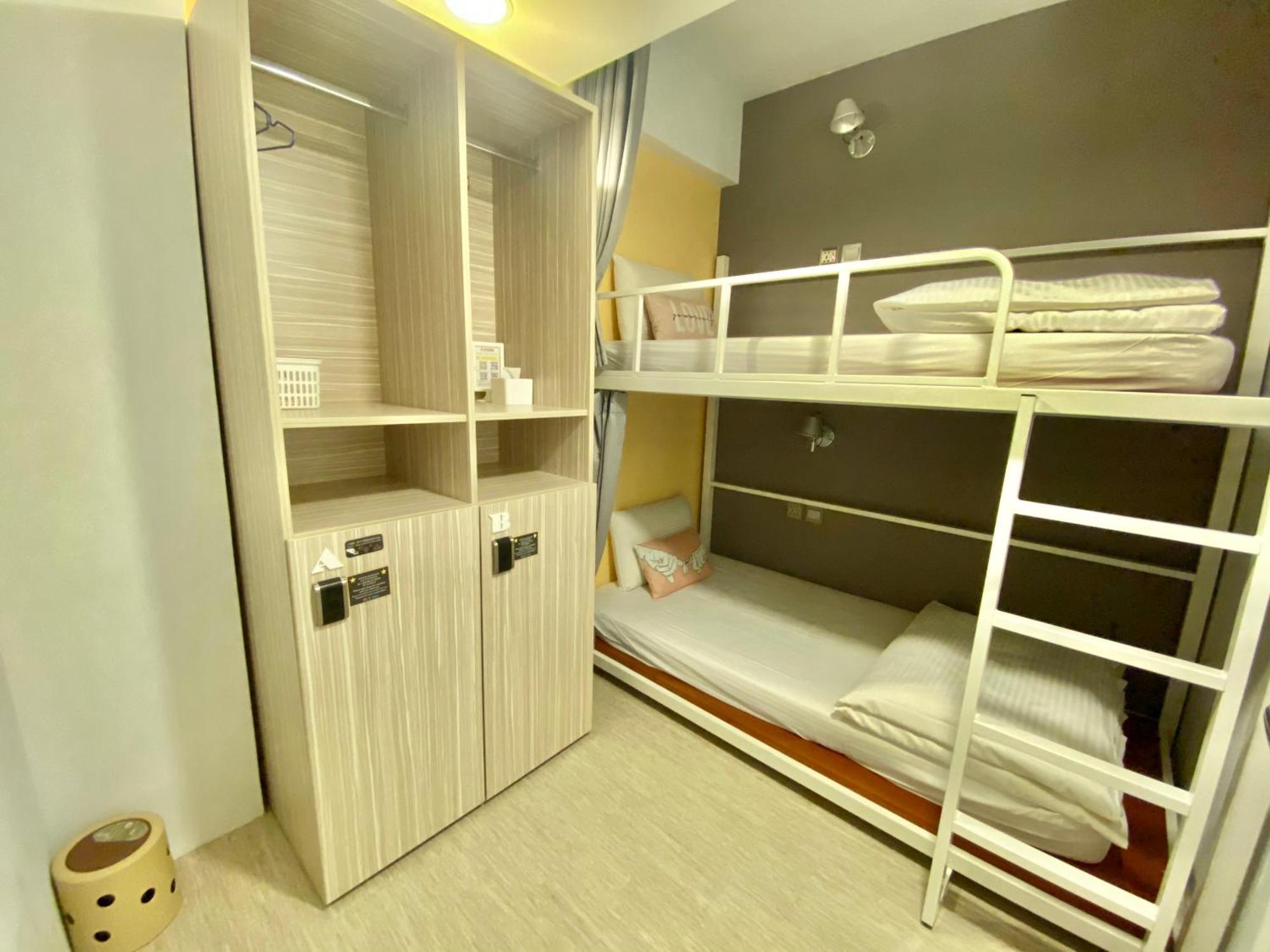 Flyinn Hostel Kaohsiung Esterno foto